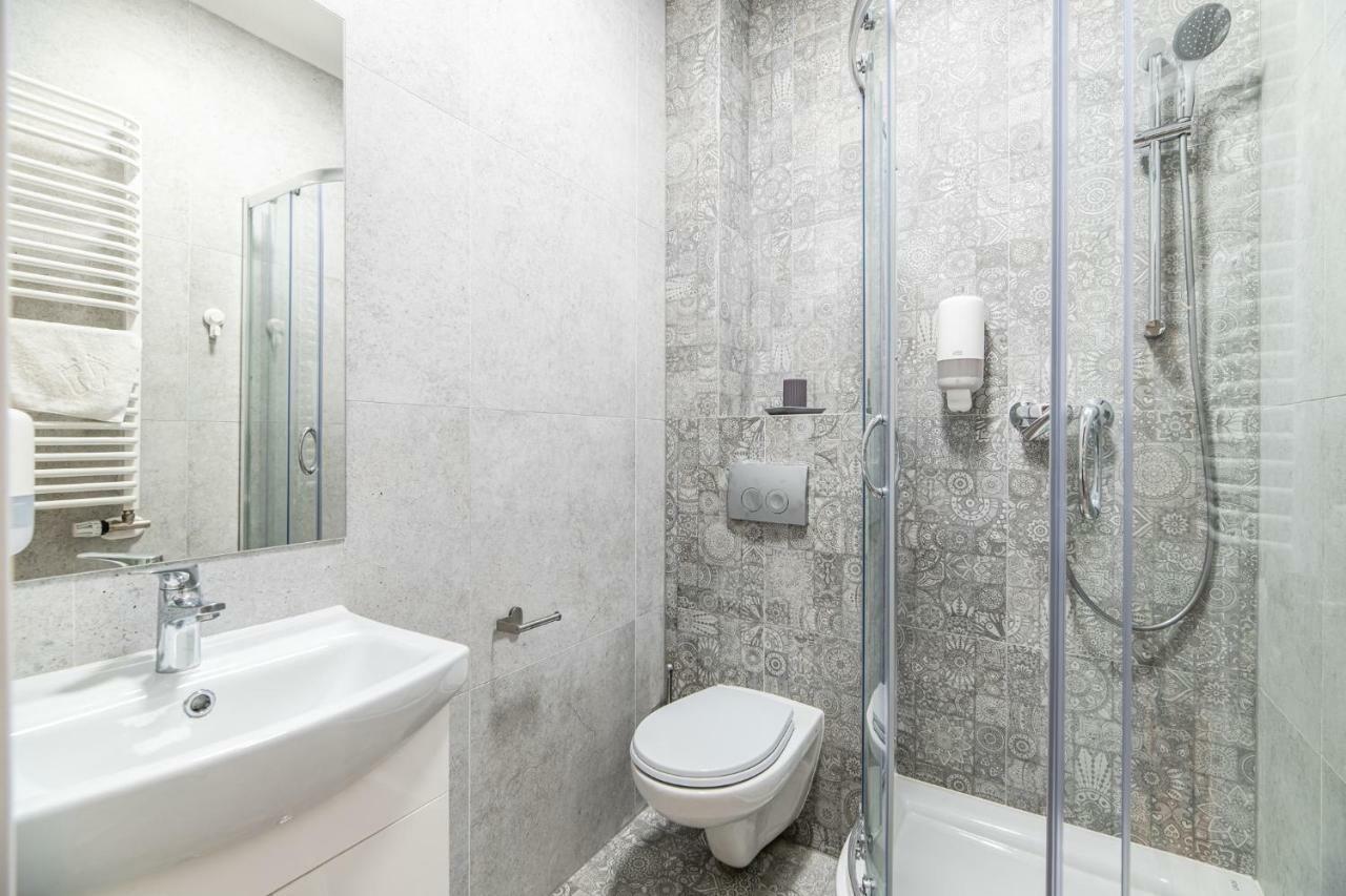 Aparthotel Lubomirskiego 23 - Great Location, 10 Min To Main Square By Foot, Right Next To Main Rail And Bus Station *